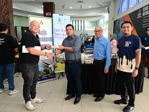 Serahan Bubur Lambuk YDP MPS