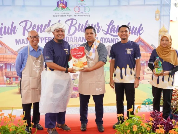 Riuh Rendah Bubur Lambuk MPS