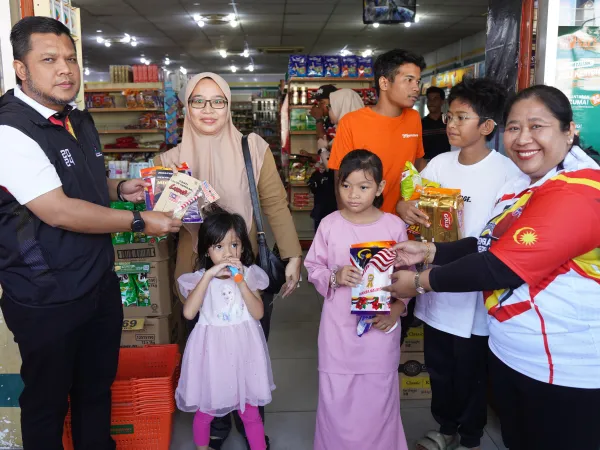 KEMBARA MERDEKA JALUR GEMILANG NEGERI SELANGOR DAN PENYERAHAN BENDERA SERTA HELMET