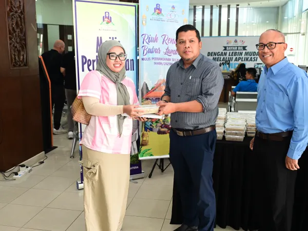 Serahan Bubur Lambuk YDP MPS