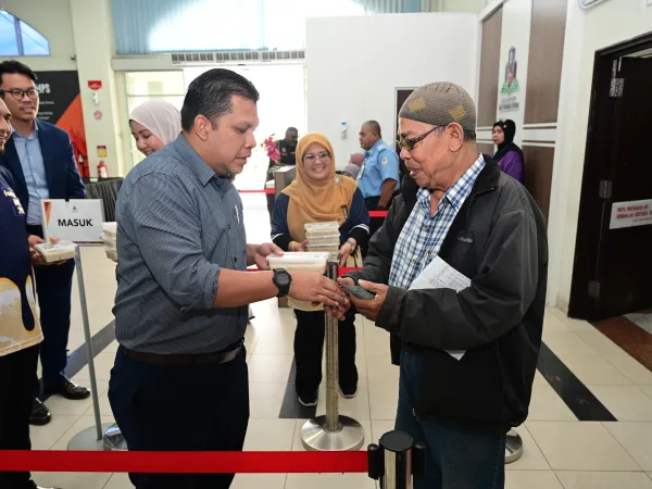 Serahan Bubur Lambuk YDP MPS
