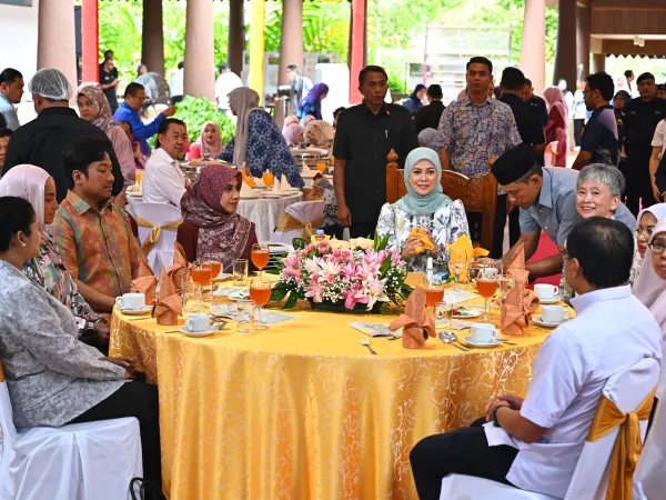 WARNA WARNI BOTANI FESTIVAL FABRIKASI 2025