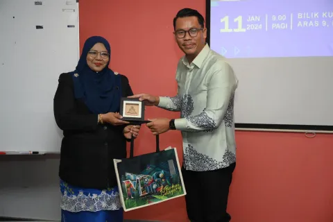 Seramai 30 orang kakitangan MPS yang merupakan ahli KIK telah mengadakan lawatan ke MPAJ pada 11 Januari 2024. Tujuan lawatan untuk menimba ilmu pengetahuan serta pengalaman baharu dalam pembudayaan inovasi, langkah dan cabaran berkenaan Kumpulan Inovasi dan Kreatif (KIK). Lawatan diketuai oleh En Ahmad Fauzi Bin Ishak, Timbalan Pengarah Jabatan Korporat telah diberi penerangan tentang amalan terbaik serta kejayaan berkaitan Inovasi di MPAJ.  Penerangan ini telah diberikan oleh Puan Rosliza Binti Mohd, Peng