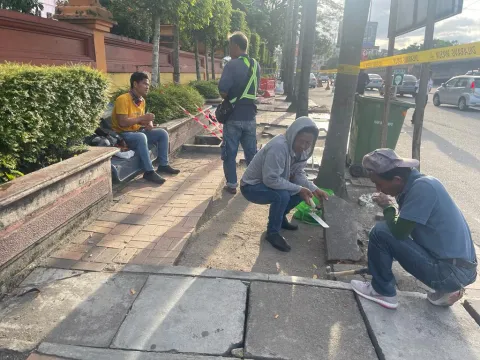 KERJA PEMBAIKAN PERJALAN KAKI