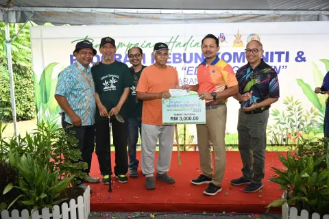 PENYAMPAIAN HADIAH KEBUN KOMUNITI 2024